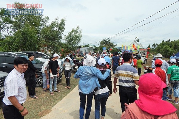 Hàng nghìn du khách đổ về thôn An ĐIền Bắc, xã Cửu An, thị xã An Khê để tham dự lễ hội