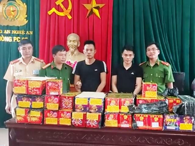 Nghệ An: Bắt 2 đối tượng khi đang vận chuyển 126 kg pháo