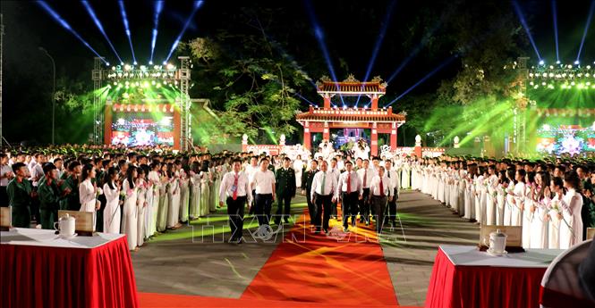 Thủ tướng Nguyễn Xuân Phúc dự chương trình cầu truyền hình trực tiếp “Bài ca kết đoàn” tại Thừa Thiên - Huế.