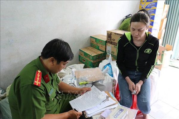 Bắt quả tang vận chuyển gần 3.000 bao thuốc lá ngoại nhập lậu ở Cần Thơ