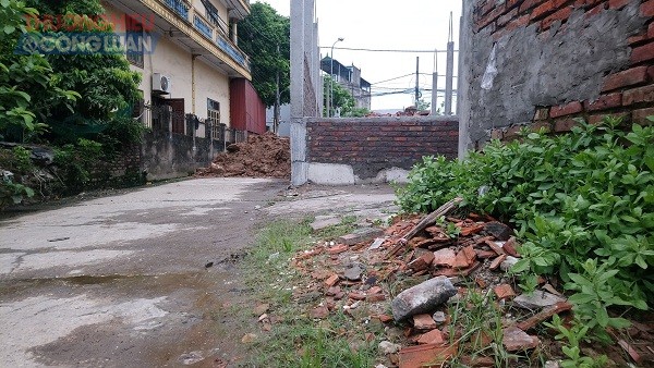 Công trình xây dựng của gia đình ông Trần Văn Lộc ở thôn Viên Nội, xã Vân Nội (Đông Anh, Hà Nội) bị tố lấn chiếm đường dân sinh