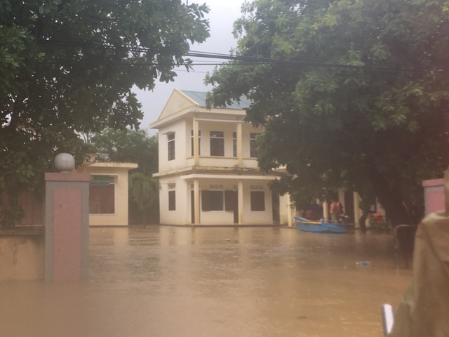 Nhiều trường học tại 3 huyện miền núi Hà Tĩnh bị ngập nước nên sẽ hoãn khai giảng năm học mới vào ngày 5/9