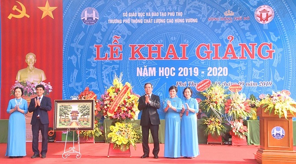 Phú Thọ: Gần 400.000 học sinh nô nức khai giảng năm học mới