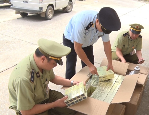 Lạng Sơn: Thu giữ hàng ngàn hộp thuốc nhuộm, dầu hấp tóc nhập lậu