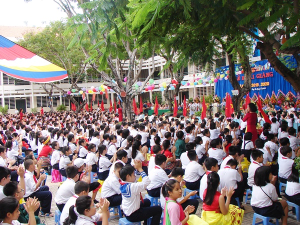 Quang cảnh lễ khai giảng năm học mới 2019-2020 tại Trường Tiểu học Trưng Vương, tp. Vũng Tàu