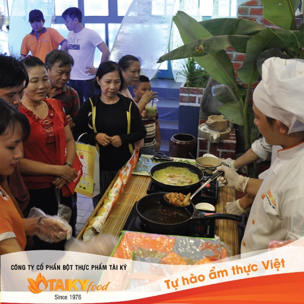 Hoạt động d&ugrave;ng thử sản phẩm mới của nh&atilde;n h&agrave;ng Taky lu&ocirc;n nhận được nhiều sự quan t&acirc;m từ qu&yacute; kh&aacute;ch h&agrave;ng.