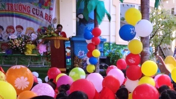 Cô Nguyễn Thị Thanh Hà, Bí thư chi bộ Hiệu trưởng MN Tiên Hường phát biểu tại buổi Lễ khai giảng
