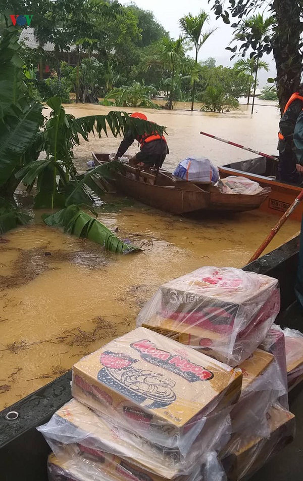 Cấp 2.000 tấn gạo hỗ trợ cho bà con vùng lũ