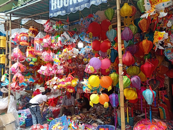 Hà Nội: Phố Hàng Mã rực rỡ trước thềm Tết Trung thu