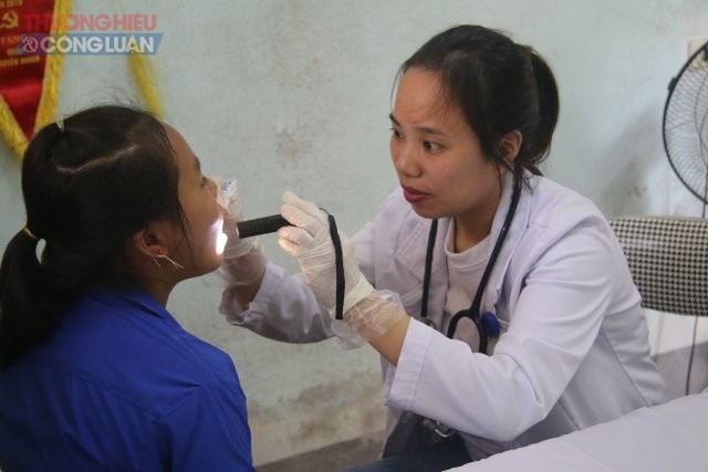 Bệnh viện Quốc tế Vinh KCB và phát thuốc miễn phí cho hơn 300 trẻ em có hoàn cảnh khó khăn