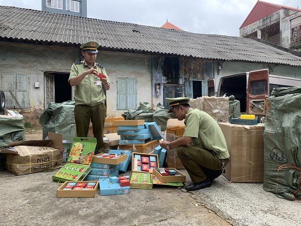 Cục QLTT Lạng Sơn thu giữ một lô hàng nhập lậu từ Trung Quốc
