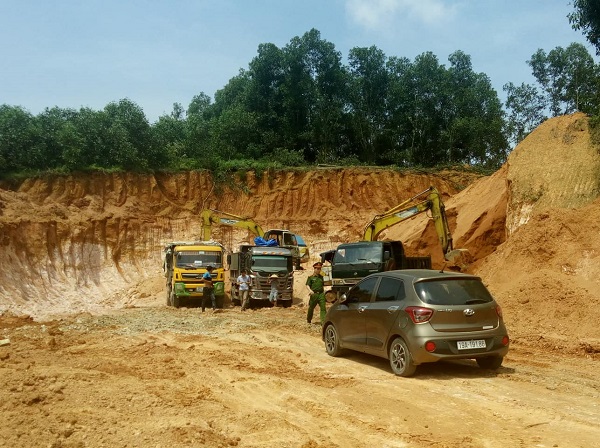 Xã Hà Lương (Hạ Hòa, Phú Thọ): Lợi dụng san, hạ cốt nền để khai thác cao lanh trái phép?