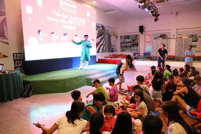 Vui nhộn đêm rước đèn Trung thu ở Diamond Lotus Riverside