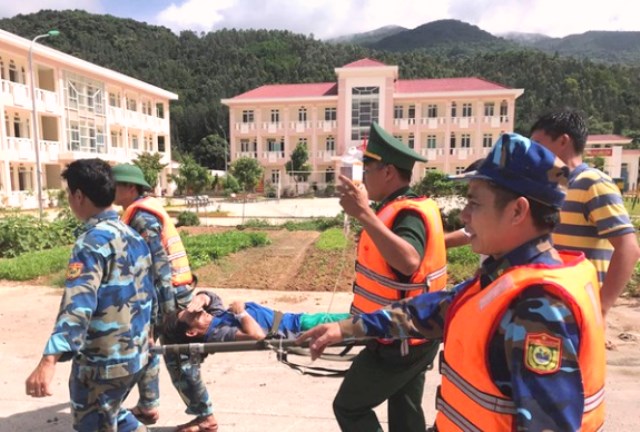 Đà Nẵng: 5 ngư dân ngộ độc trên biển, thuyền trưởng tử vong