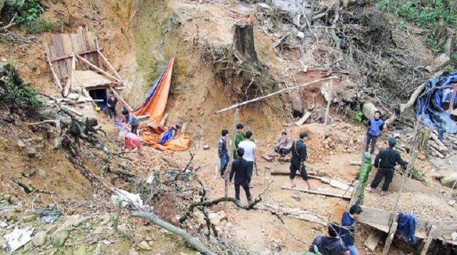 Công an Quảng Nam: Đột kích “thủ phủ vàng” Bồng Miêu, hàng trăm “vàng tặc” tẩu thoát