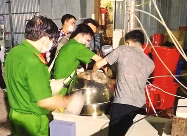 Kon Tum-Bình Định: Khởi tố 26 bị can vụ chiết xuất ma túy