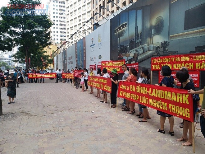 Khách hàng tập trung tại dự án Manhattan số 21 Lê Văn Lương