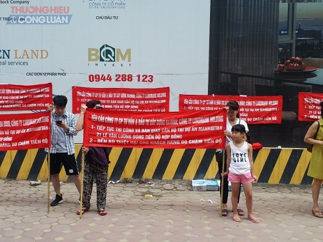 Khách hàng tập trung tại dự án Manhattan số 21 Lê Văn Lương sáng 15/9/2019