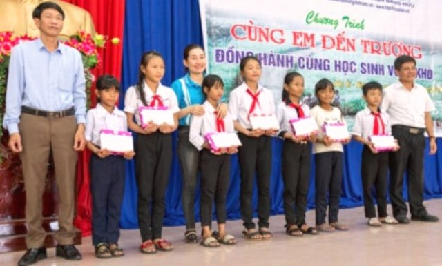 Trao học bổng Trao học bổng