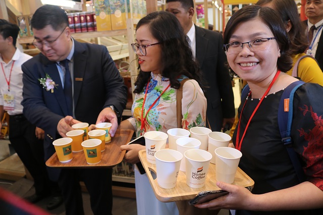 Tuần hàng là dịp để giới thiệu quảng bá trực tiếp các sản phẩm cà phê và trà của Việt Nam tới người tiêu dùng Thái Lan