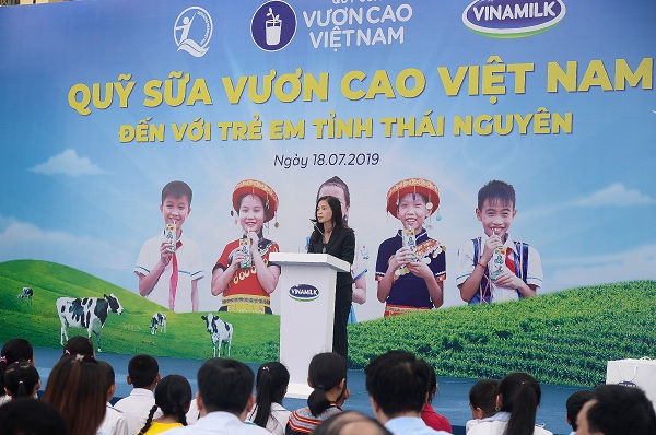 Bà Nguyễn Thị Hiền, Phó giám đốc Quỹ Bảo trợ trẻ em, Bộ Lao động - Thương binh và Xã hội, đánh giá rất cao tinh thần trách nhiệm vì cộng đồng của Công ty Vinamilk trong việc đồng hành với Quỹ Bảo trợ trẻ em Việt Nam triển khai chương trình.