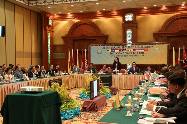 Chủ tịch ASSA nhiệm kỳ 2018-2019, Thứ trưởng, Tổng Giám đốc BHXH Việt Nam Nguyễn Thị Minh chủ trì điều hành hội nghị