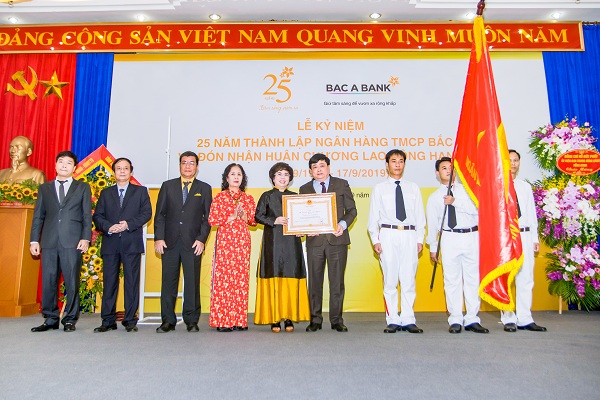 Ngân hàng Bắc Á kỷ niệm 25 năm thành lập và đón nhận huân chương