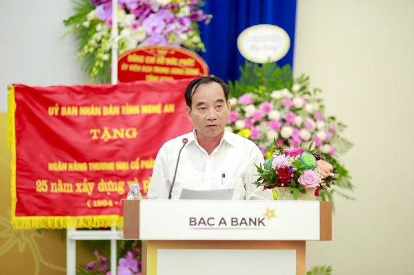 Ông Hoàng Viết Đường, Phó Chủ tịch HĐND tỉnh Nghệ An phát biểu chúc mừng BAC A BANK