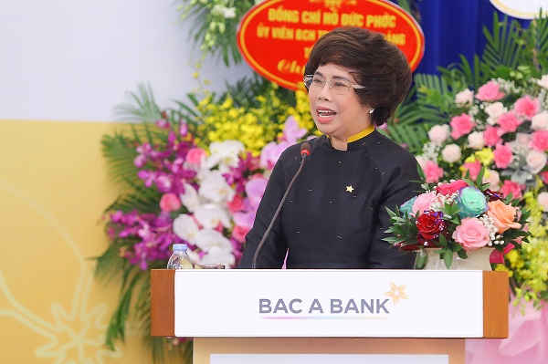 Bà Thái Hương, Phó Chủ tịch HĐQT, Tổng Giám Đốc Ngân hàng TMCP Bắc Á phát biểu tại buổi Lễ