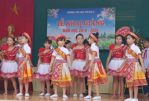 Học sinh trường tiểu học Yên Bài (huyện Ba Vì) trong lễ khai giảng năm học mới