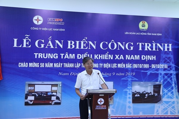 Ông Lê Minh Tuấn - Phó TGĐ EVNNPC phát biểu tại lễ gắn biển công trình