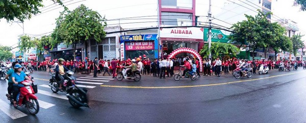 Vì sao nhân viên 'sống chết' với địa ốc Alibaba và Nguyễn Thái Luyện?