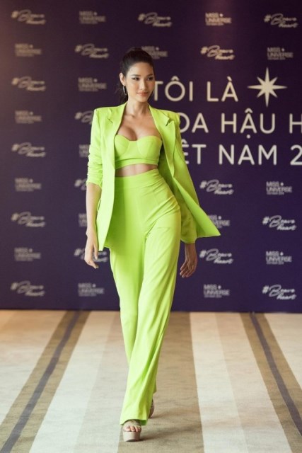 Ho&agrave;ng th&ugrave;y dự thi