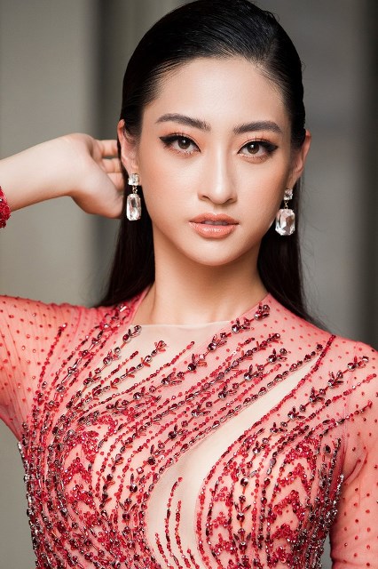 ho&agrave;ng th&ugrave;y dự thi