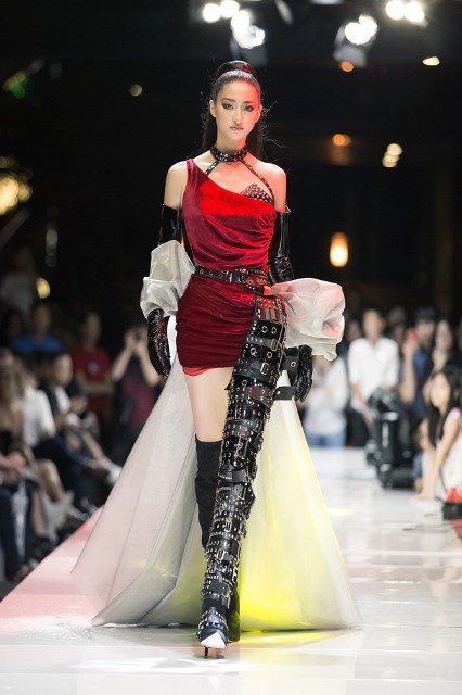 Ho&agrave;ng th&ugrave;y linh dự