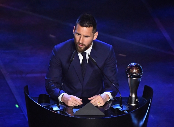 Vượt qua Cristiano Ronaldo và Virgil van Dijk, Messi giành giải The Best 2019 (Ảnh: Reuters)