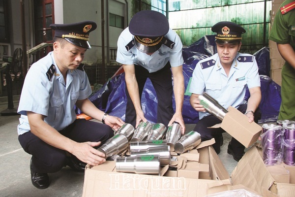 Lực lượng Hải quan Lạng Sơn kiểm tra hàng hóa vi phạm