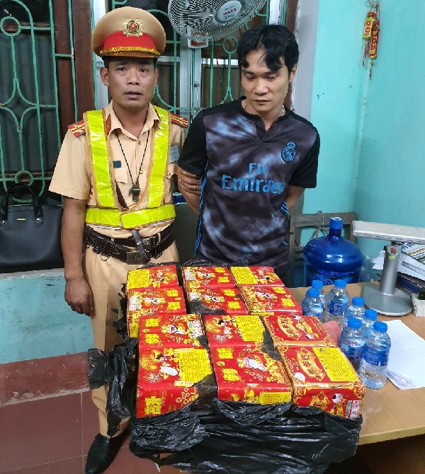 Bắc Giang: Bắt giữ đối tượng vận chuyển 17 kg pháo hoa lậu