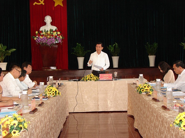 Ông Nguyễn Hồng Lĩnh, UVTW Đảng, Bí thư Tỉnh ủy, Chủ tịch HĐND tỉnh chủ trì buổi làm việc