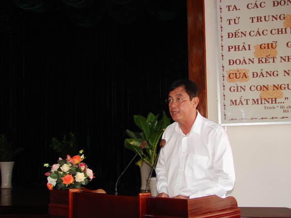 Ông Trần Đình Khoa, Bí thư Thành ủy Vũng Tàu báo cáo tại buổi làm việc