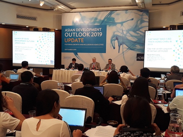 Kinh tế Việt Nam vững vàng trước 'sóng gió'