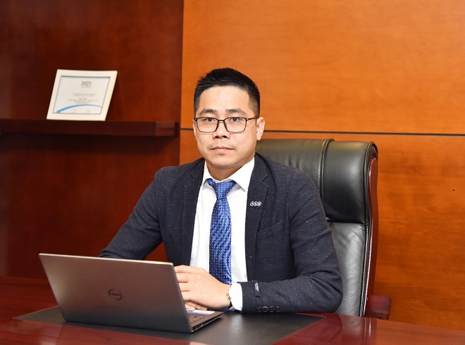 &Ocirc;ng Nguyễn Đức C&ocirc;ng sinh năm 1981, l&agrave; Kỹ Sư C&ocirc;ng nghệ vật liệu Polyme v&agrave; Compozit