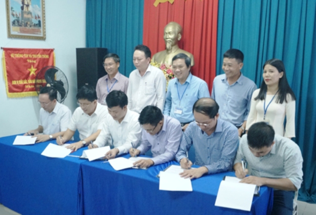 Thừa Thiên Huế: Lễ ký cam kết tăng cường quản lý thuê bao di động trả trước