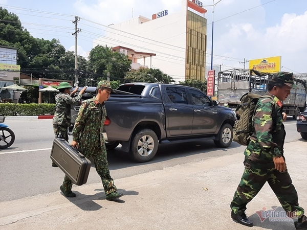 Lực lượng qu&acirc;n đội được huy động để xử l&yacute; vụ nổ
