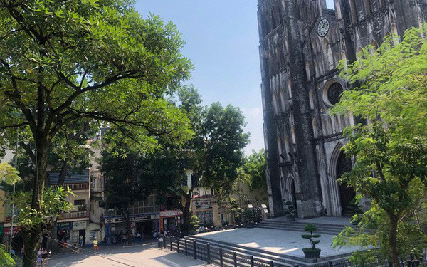 Nh&agrave; thờ lớn l&agrave; một trong 30 điểm sẽ cấm h&uacute;t thuốc l&aacute; v&agrave; &aacute;p dụng phạt ngay tại chỗ nếu c&oacute; h&agrave;nh vi h&uacute;t thuốc nơi c&ocirc;ng cộng