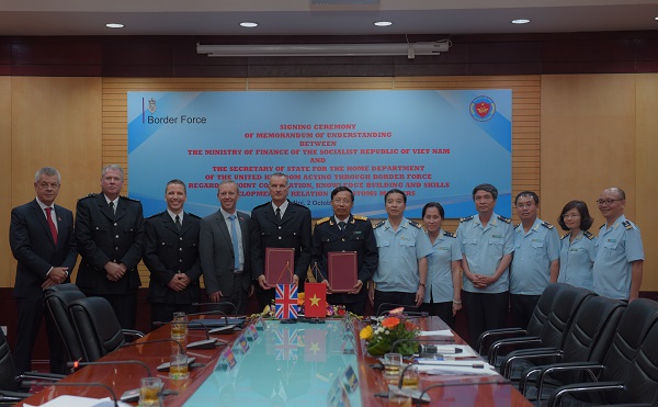 Ký Biên bản ghi nhớ hợp tác với Cơ quan bảo vệ biên giới Vương quốc Anh