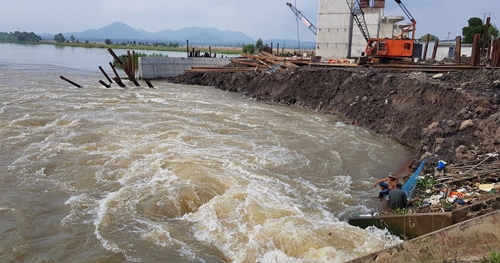 Ngày 4/10, tiến hành xả lũ đập Trà Sư