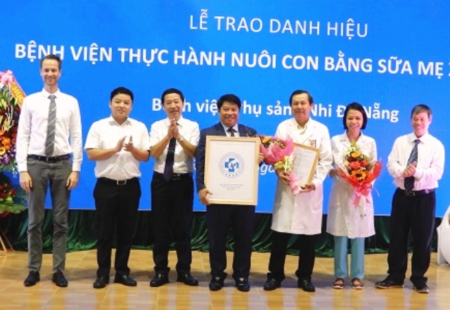Bộ Y tế: Trao danh hiệu “Bệnh viện thực hành nuôi con bằng sữa mẹ xuất sắc”