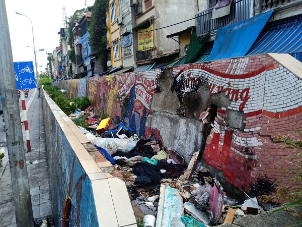 Hà Nội: Sau trùng tu - “Con đường gốm sứ ven sông Hồng” lại xuống cấp