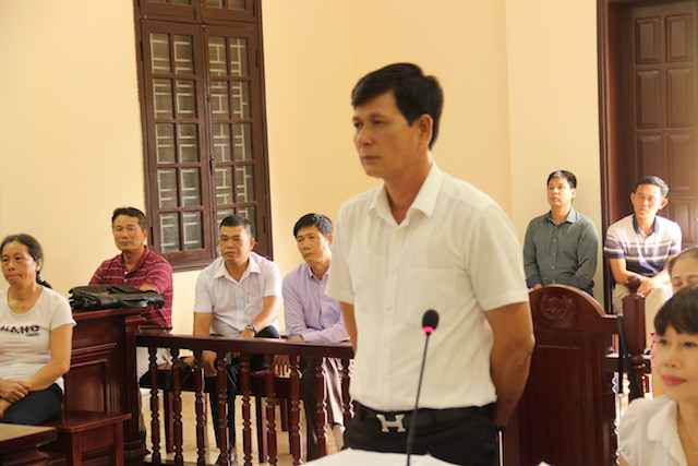 Ông Trần Quang Điệp - Phó chủ tịch UBND phường Bàng La tại phiên toà sơ thẩm